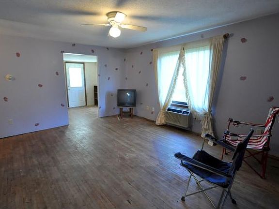 4th image of 132 Birch St E