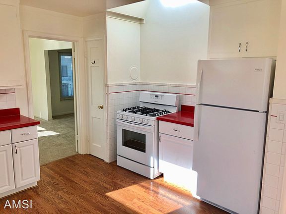 5th image of 36 Iris Ave