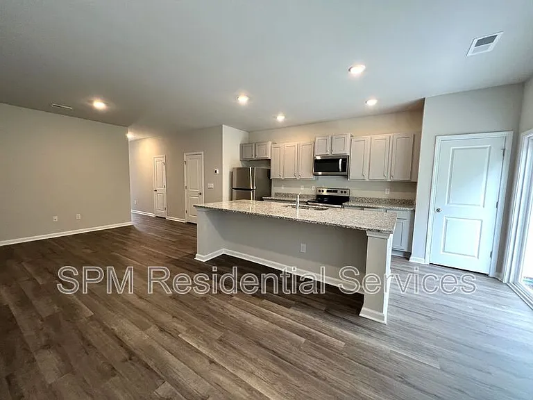 3618 Roseblossom Dr — Photo 4