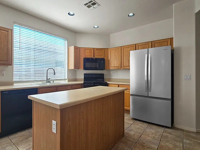 18651 W Sunrise Dr — Photo 5