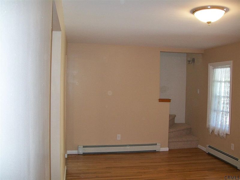 5th image of 242 SPRING Avenue