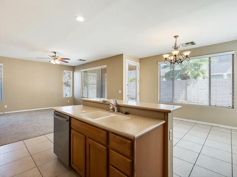 Kitchen/dining area/living room
