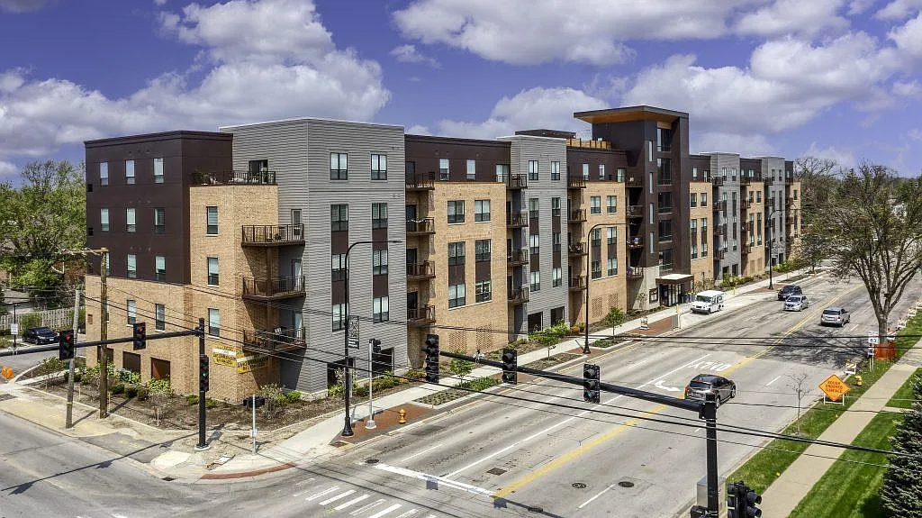 10 North Main — Photo 1