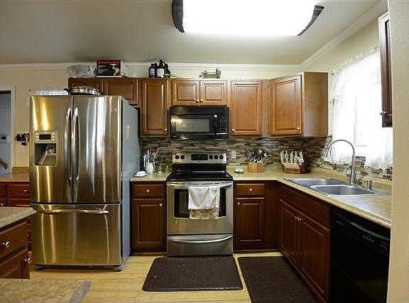 3rd image of 3295 Jefferson Dr