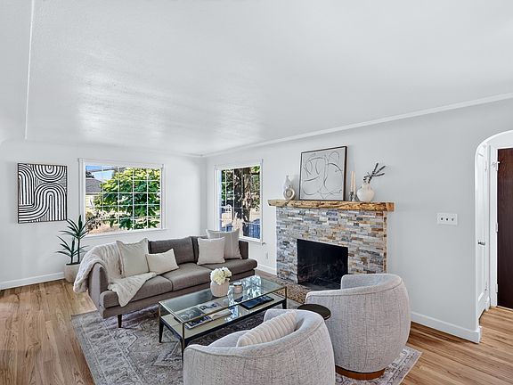 4th image of 2821 W Longfellow Ave