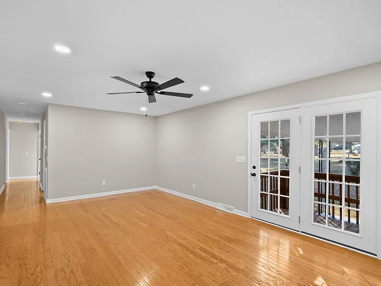 215 Hill St — Photo 30