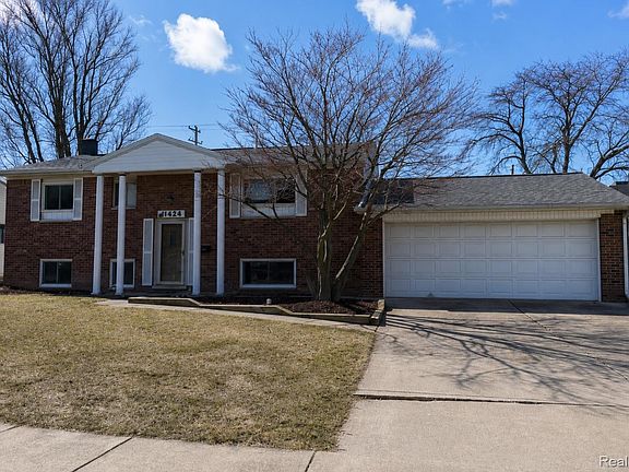 2nd image of 11424 Hazel Ave