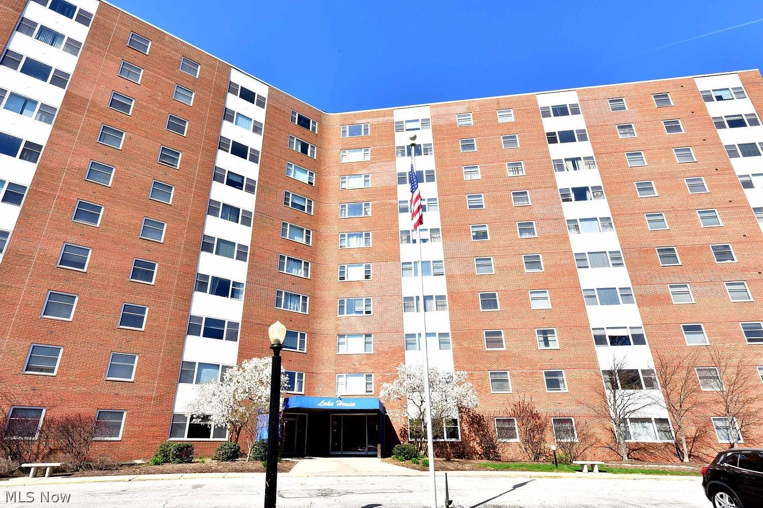 2 bed, 1.0 bath, 864 sqft, $1,800 — Photo 2