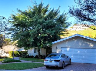 22615 Mulholland Dr, Woodland Hills, CA 91364