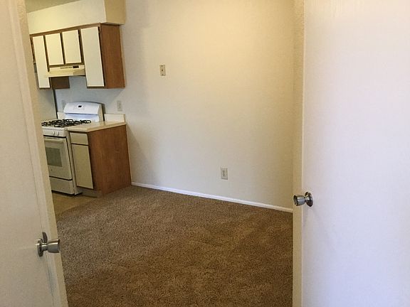 3rd image of 81 Willow Creek Dr APT 202
