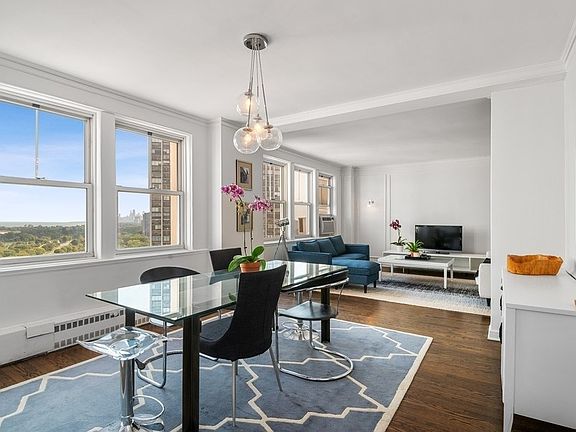 Large separate dining room with views down to the Gold Coast.