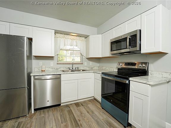 5th image of 717 Castlegate Rd