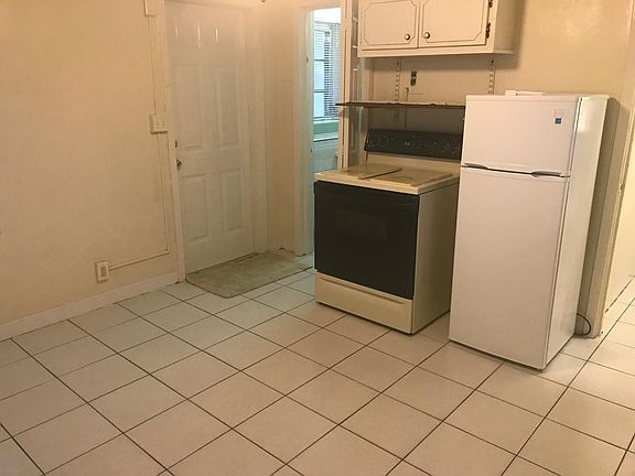 3rd image of 632 NE 7th Ave APT 3