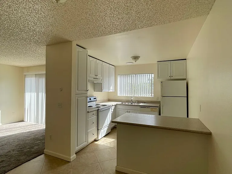 Mira Monte Apartments — Photo 2