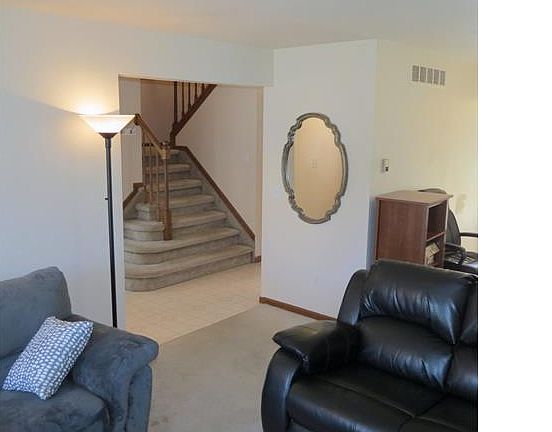 4th image of 721 Woodleigh Way