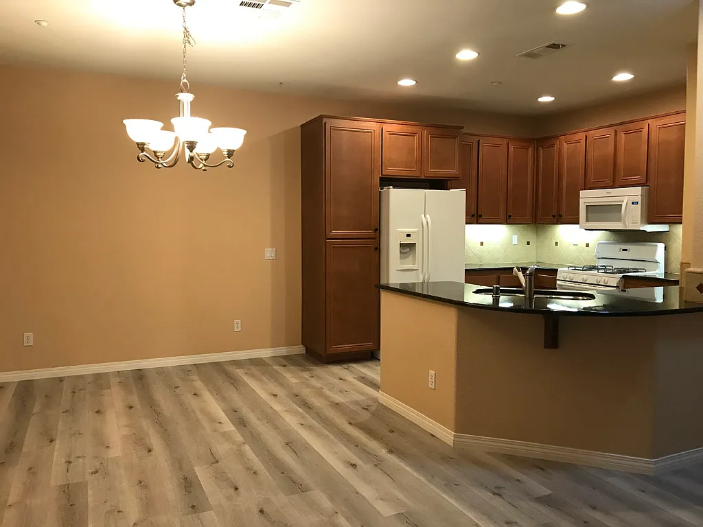 2 bed, 2.5 bath, 1455 sqft, $3,300 — Photo 2