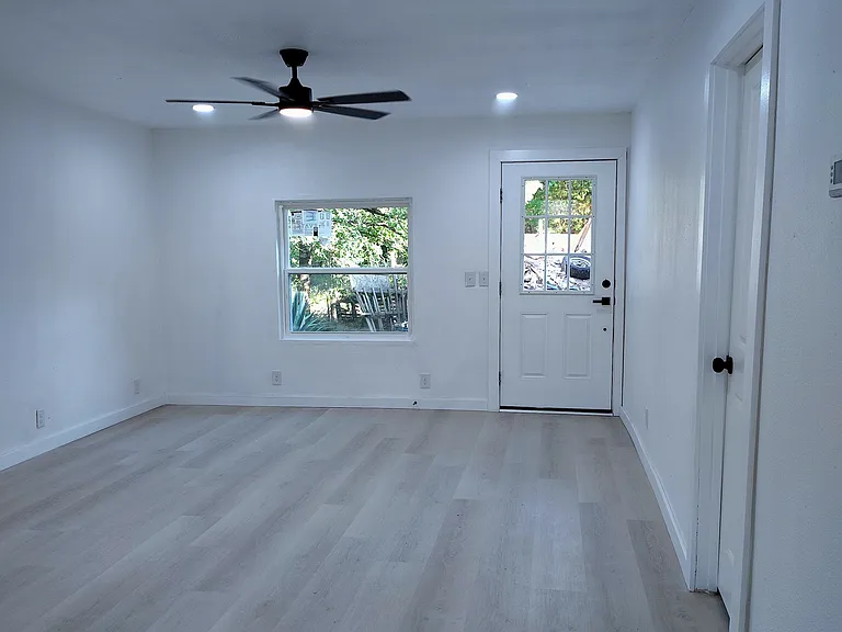 101 Larry Ln — Photo 10