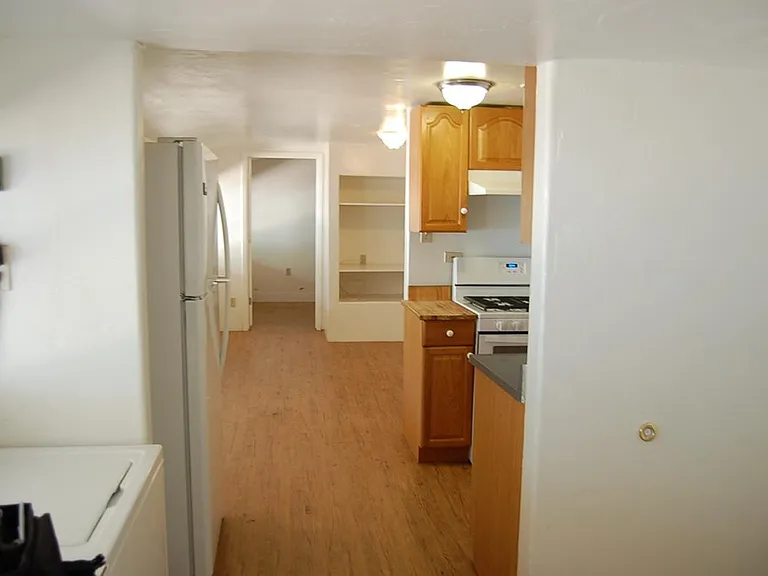1050 N 2nd Ave — Photo 13