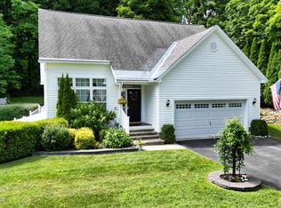 31 Edgewood Dr, Queensbury, NY 12804
