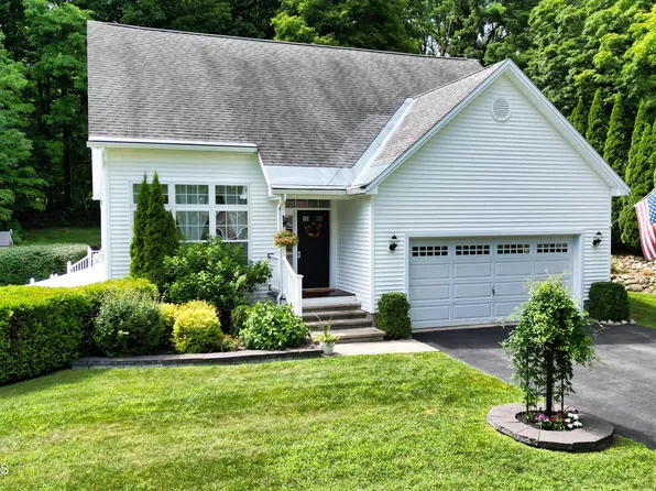 31 Edgewood Drive, Queensbury, NY 12804