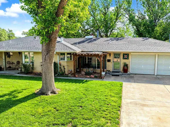 1111 Sunrise Dr, Salina, KS 67401