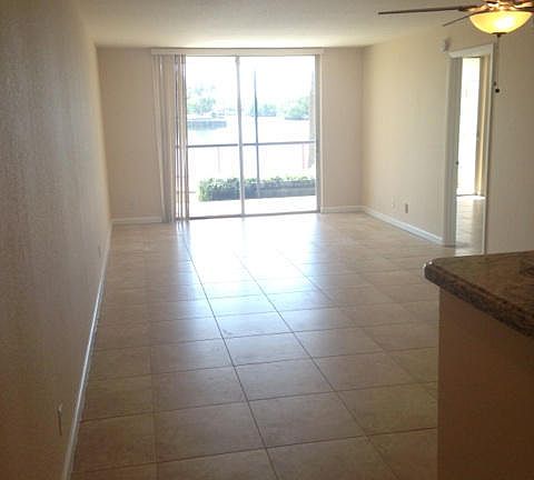 5th image of 710 NE 7th St #1030