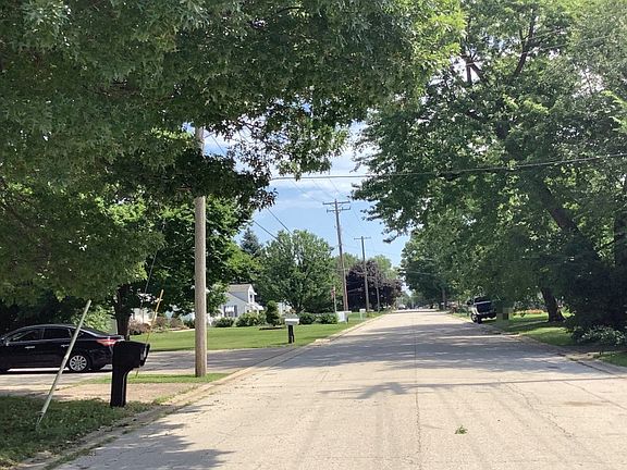 5th image of 132 Wallace Ave
