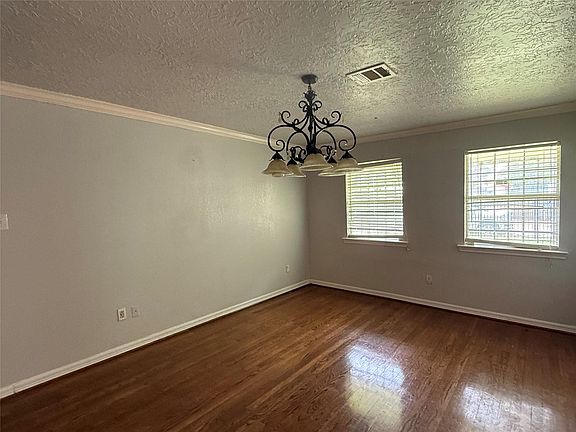4th image of 5651 Lyndhurst Dr