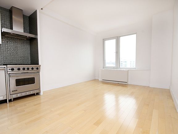 4th image of 1050 Jackson Ave APT 6E
