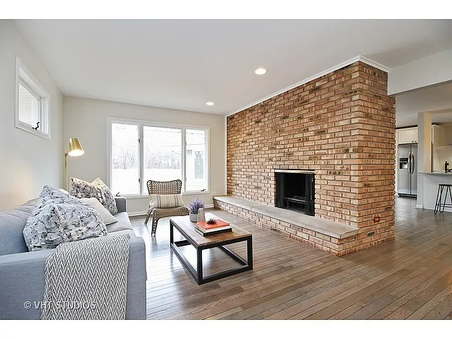 2948 Willow Rd photo 1