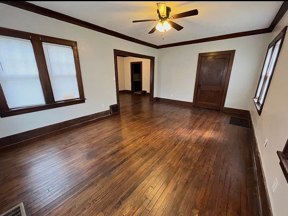 2nd image of 829 Buckbee St