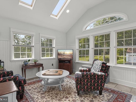 3rd image of 12351 Scaggsville Rd