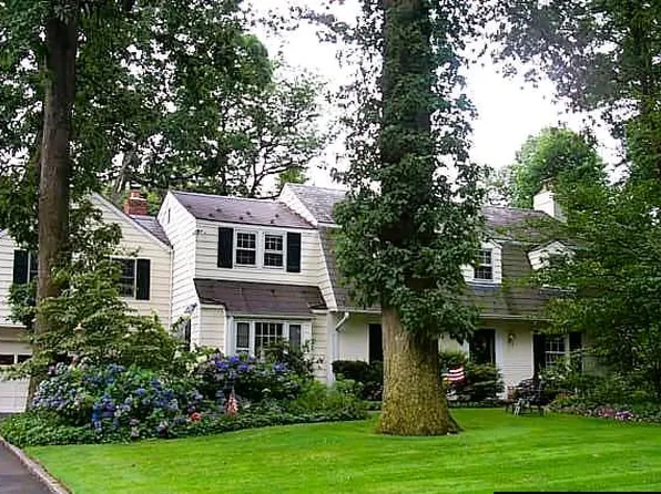 228 Dogwood Lane, Manhasset, NY 11030