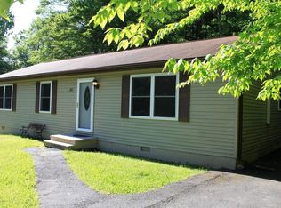 1391 Maywood Dr, Tobyhanna, PA 18466
