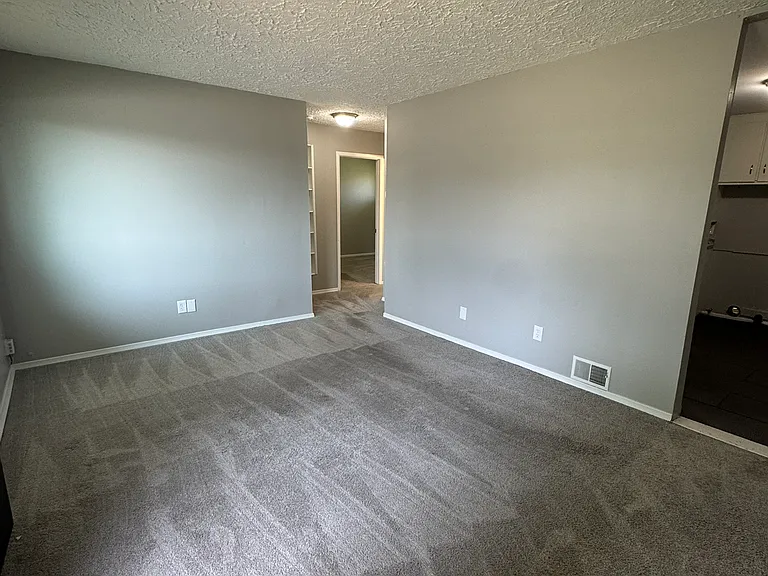 2726 Margaret St — Photo 2