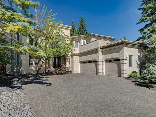 48 NE Patterson Mews SW, Calgary, AB T3H 2C6