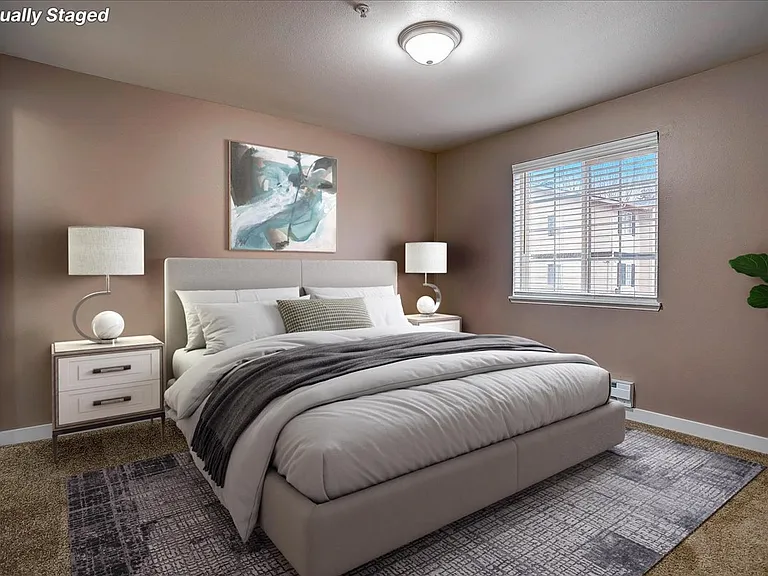 Sunset Highlands Apartments — Photo 9