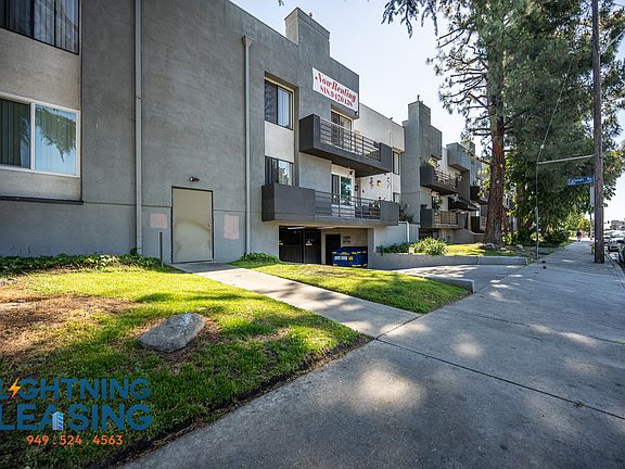 3rd image of 14201 Victory Blvd #114D