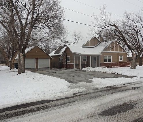 1st image of 218 E Berry Ave
