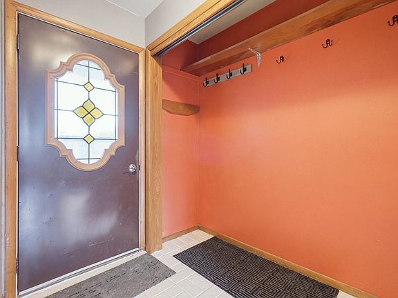 3rd image of 926 Frederick St