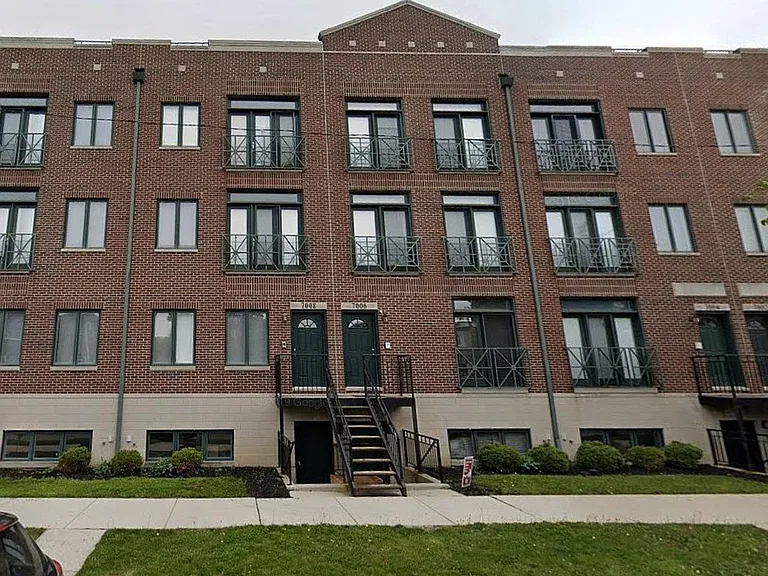 7016 W Medill Ave — Photo 2