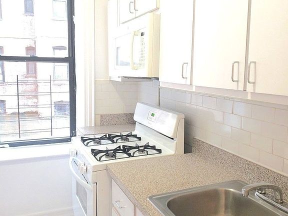 4th image of 135 Clarkson Ave APT E4