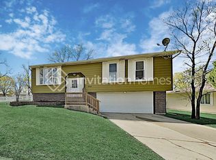 324 Waverly Dr, Elgin, IL 60120