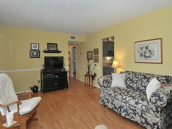 5th image of 125 Teakwood Cir