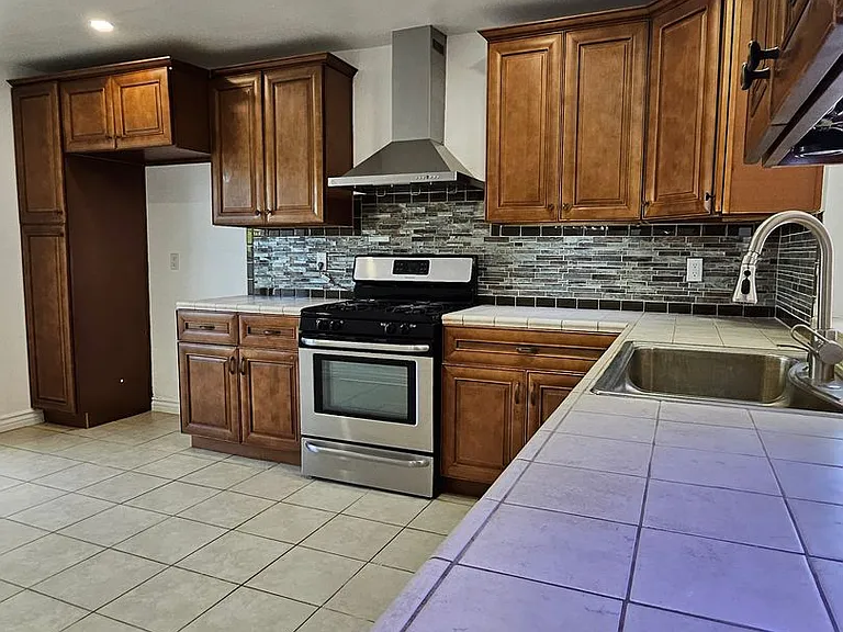 453 Ivy St — Photo 15