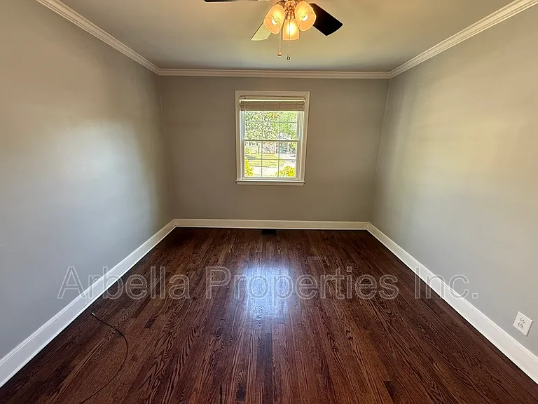 1437 Valley St — Photo 9