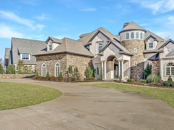 2064 Sloan Lake Dr, Jonesboro, AR 72404