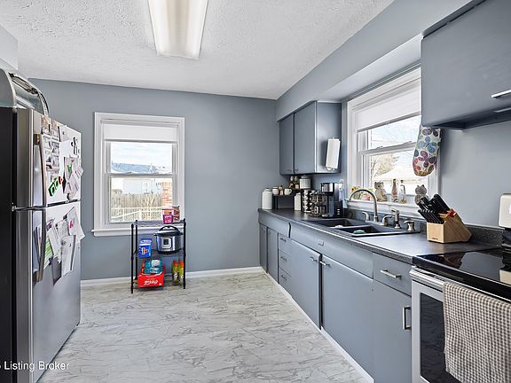 3rd image of 2508 Sharon Cir