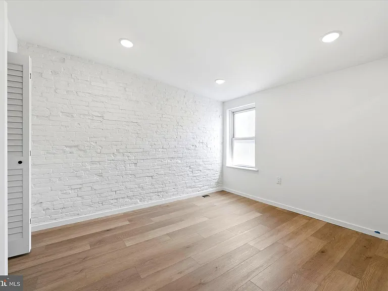 627 N 16th St #301 — Photo 7