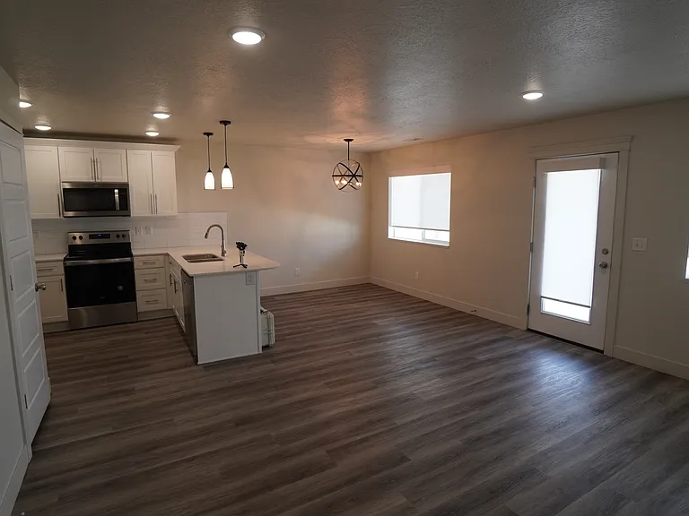 3965 S 3485 W — Photo 3
